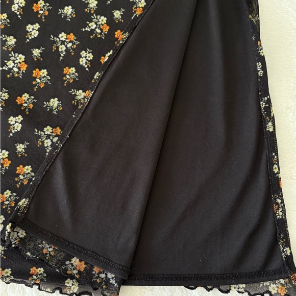 Urban Outfitters Black Floral Skirt - Picture 3 of 6